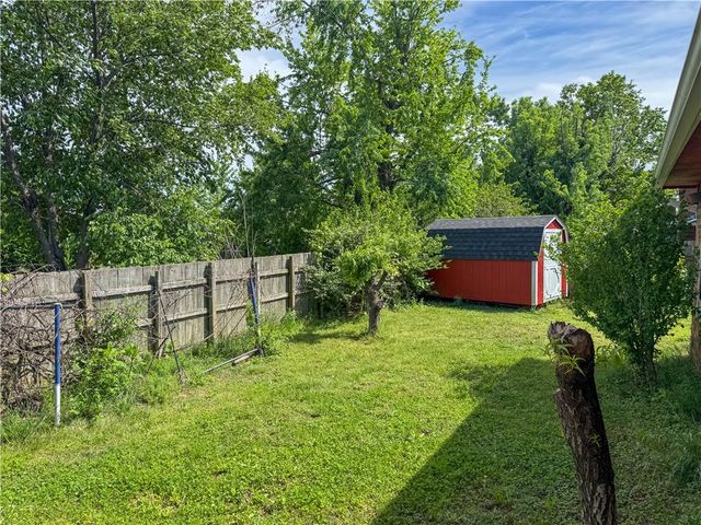 1725 S 15th Street, Rogers, AR 72758
