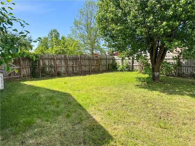 1725 S 15th Street, Rogers, AR 72758