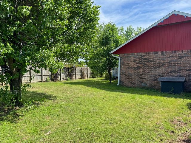 1725 S 15th Street, Rogers, AR 72758