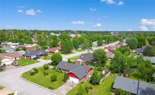 1725 S 15th Street, Rogers, AR 72758