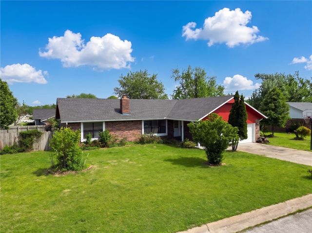 1725 S 15th Street, Rogers, AR 72758