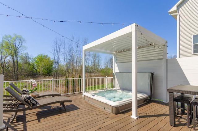 2631 MOOSE CREEK TRAIL, Suamico, WI 54313