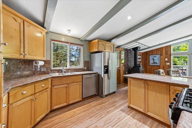 12863 Blue Jay Ct, Grass Valley, CA 95949