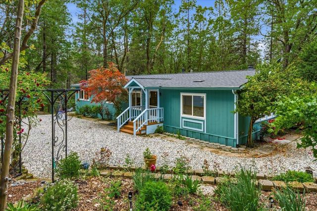 12863 Blue Jay Ct, Grass Valley, CA 95949