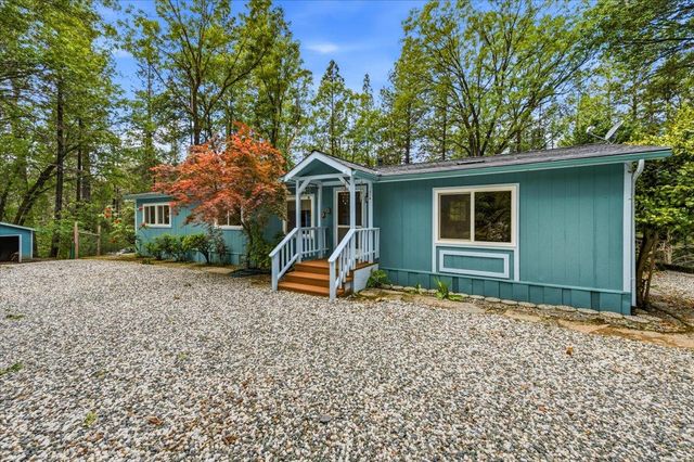 12863 Blue Jay Ct, Grass Valley, CA 95949