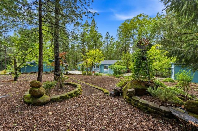 12863 Blue Jay Ct, Grass Valley, CA 95949