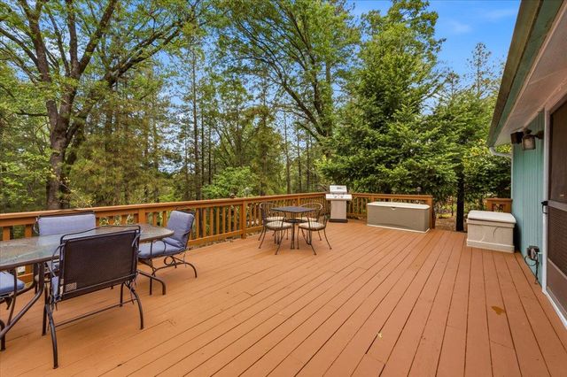 12863 Blue Jay Ct, Grass Valley, CA 95949