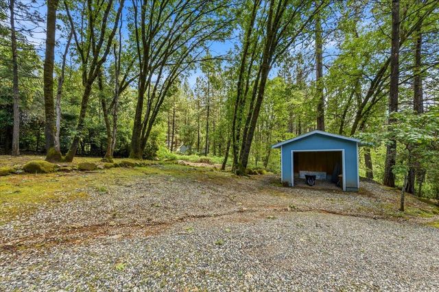 12863 Blue Jay Ct, Grass Valley, CA 95949