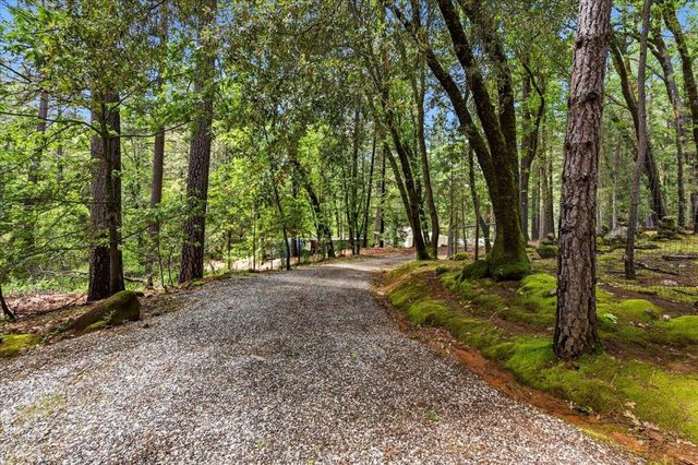 12863 Blue Jay Ct, Grass Valley, CA 95949