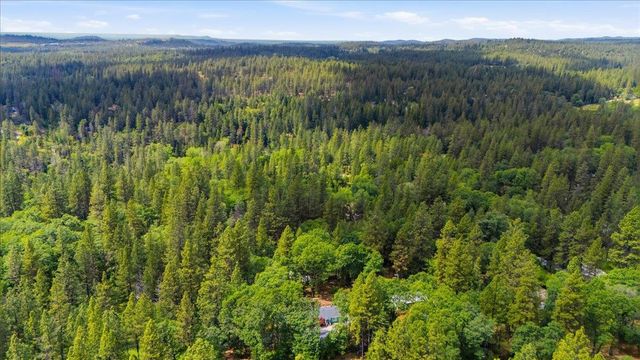 12863 Blue Jay Ct, Grass Valley, CA 95949