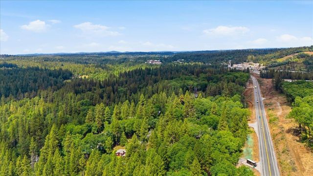 12863 Blue Jay Ct, Grass Valley, CA 95949