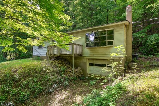 77 Sand Pond Rd, Hardyston Twp., NJ 07419