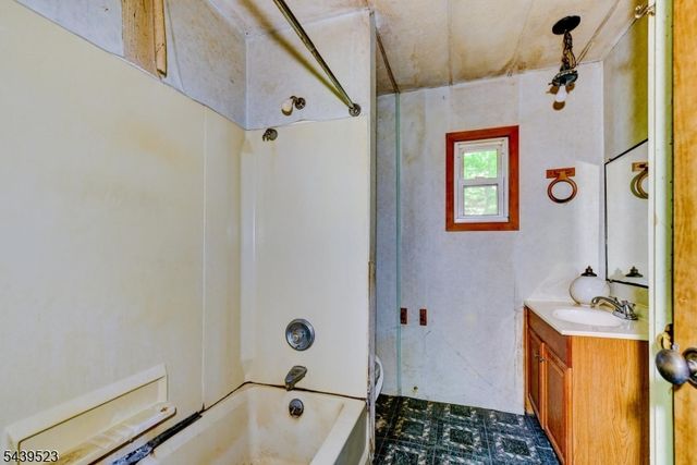 77 Sand Pond Rd, Hardyston Twp., NJ 07419