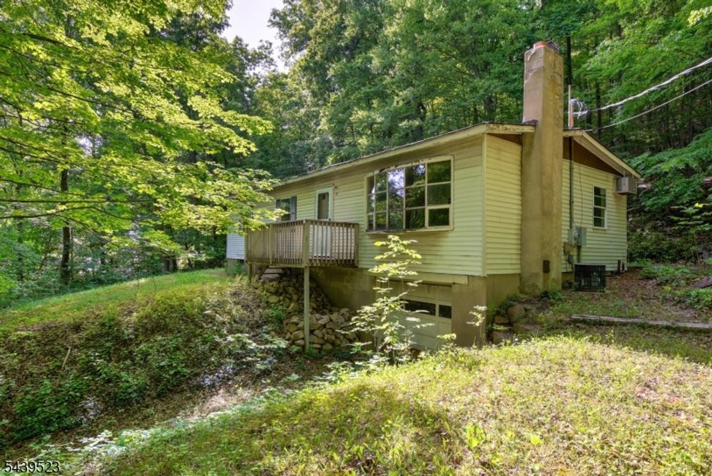 77 Sand Pond Rd, Hardyston Twp., NJ 07419