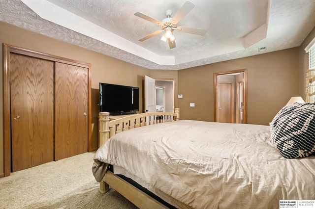 5121 N 137th Street, Omaha, NE 68164