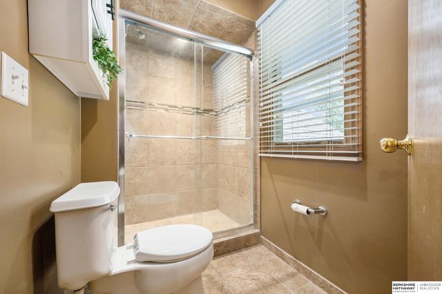 5121 N 137th Street, Omaha, NE 68164