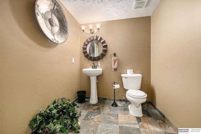 5121 N 137th Street, Omaha, NE 68164