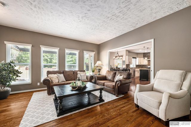 5121 N 137th Street, Omaha, NE 68164