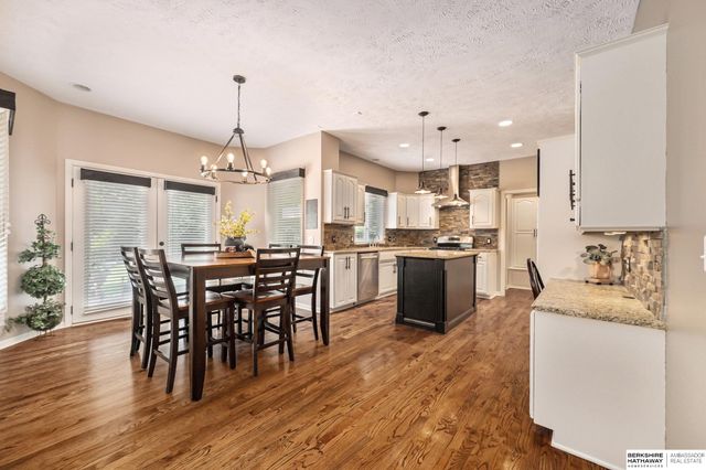 5121 N 137th Street, Omaha, NE 68164