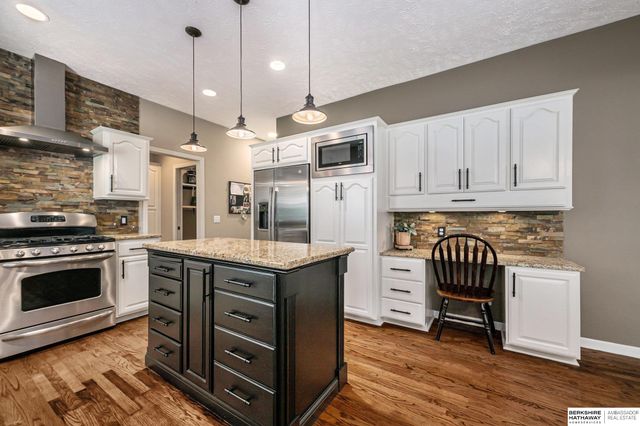 5121 N 137th Street, Omaha, NE 68164