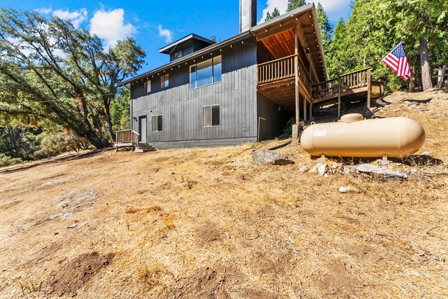 5645 Starkes Grade Rd, Pollock Pines, CA 95726