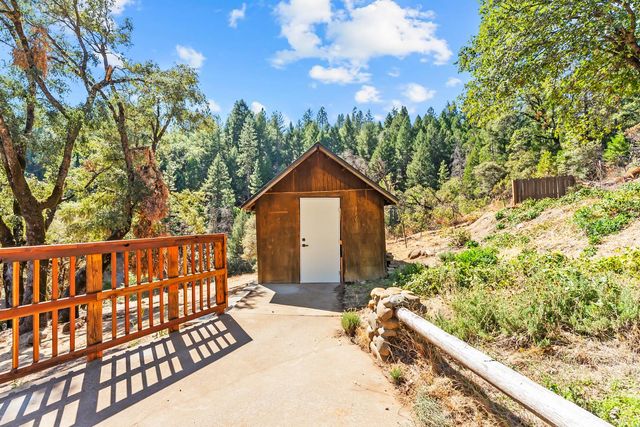 5645 Starkes Grade Rd, Pollock Pines, CA 95726