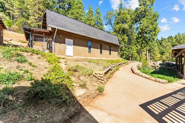 5645 Starkes Grade Rd, Pollock Pines, CA 95726