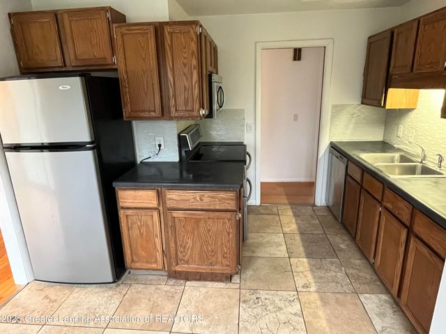 1610 Autumn Lane, Lansing, MI 48912