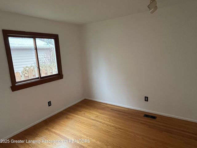 1610 Autumn Lane, Lansing, MI 48912