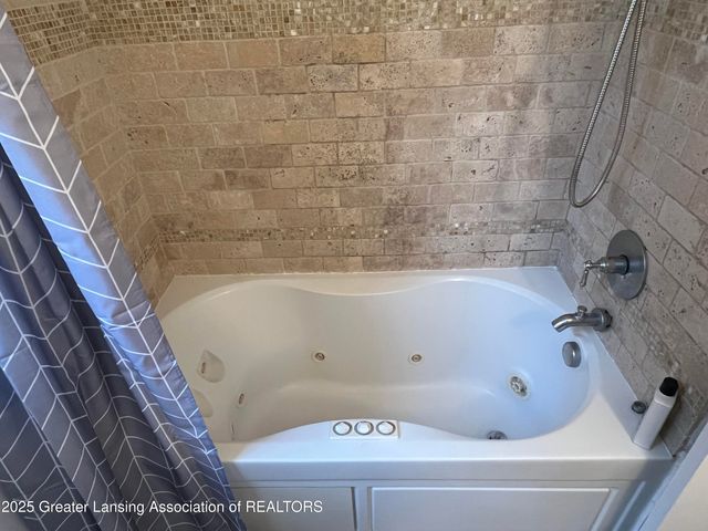 1610 Autumn Lane, Lansing, MI 48912