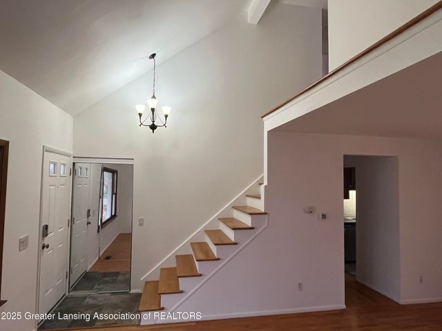 1610 Autumn Lane, Lansing, MI 48912