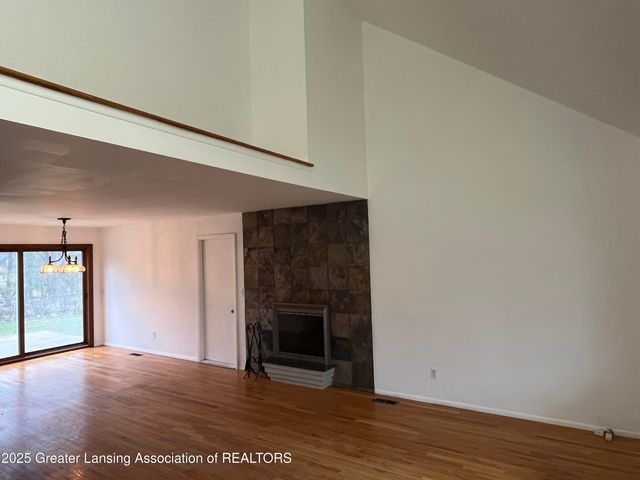 1610 Autumn Lane, Lansing, MI 48912