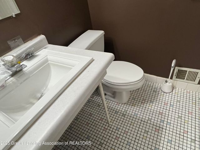 1610 Autumn Lane, Lansing, MI 48912