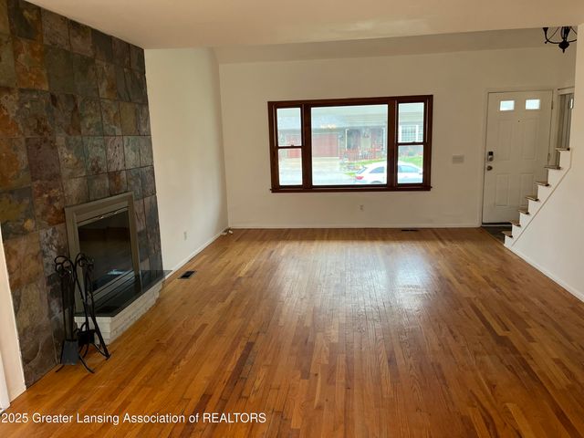 1610 Autumn Lane, Lansing, MI 48912