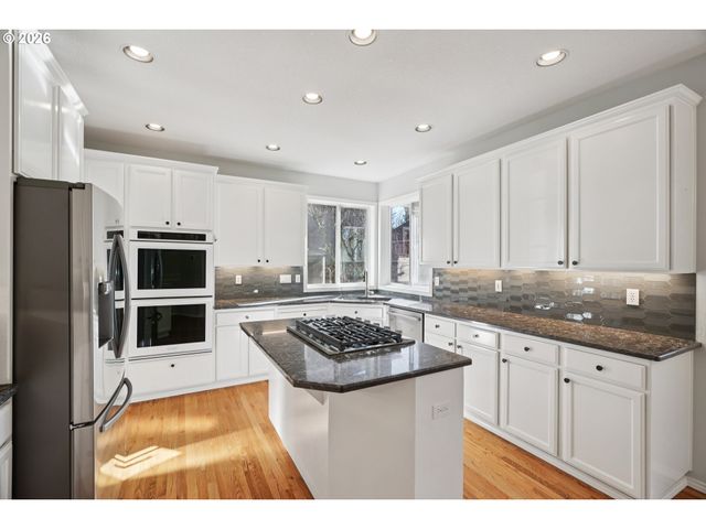 4716 AVERY Ln, Lake Oswego, OR 97035