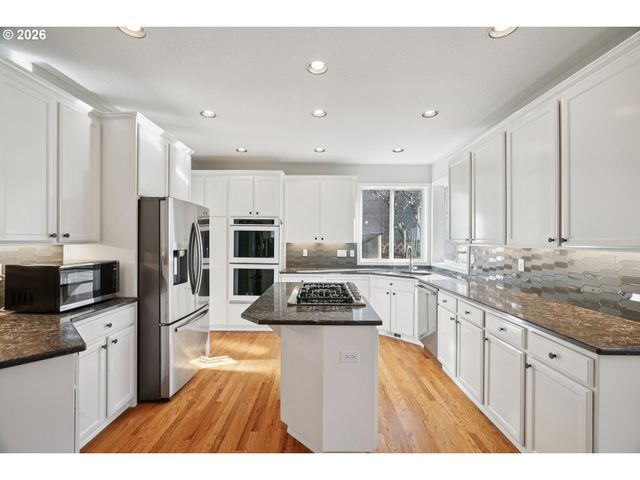 4716 AVERY Ln, Lake Oswego, OR 97035