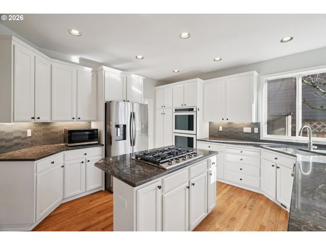 4716 AVERY Ln, Lake Oswego, OR 97035