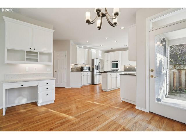 4716 AVERY Ln, Lake Oswego, OR 97035