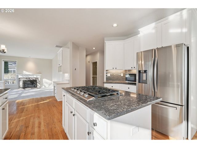 4716 AVERY Ln, Lake Oswego, OR 97035