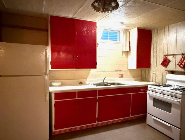 4454 E Park Drive, Bay City, MI 48706