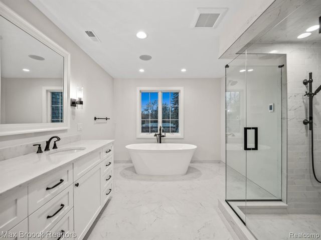 3627 Middlebury Lane, Bloomfield Hills, MI 48301