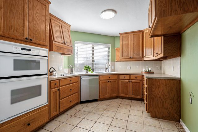 5505 Creek Valley Drive, Arlington, TX 76018