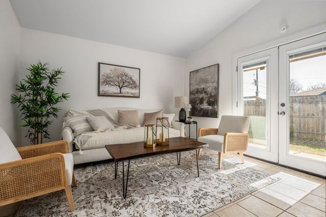 5505 Creek Valley Drive, Arlington, TX 76018