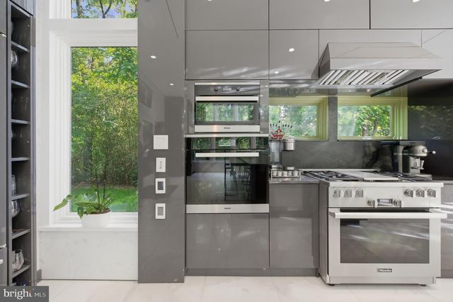 6304 OLD DOMINION DR, Mclean, VA 22101