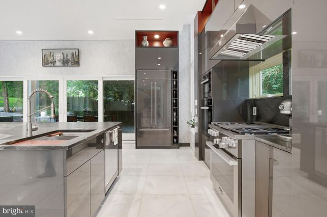 6304 OLD DOMINION DR, Mclean, VA 22101