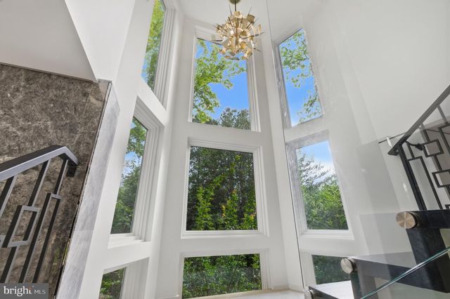 6304 OLD DOMINION DR, Mclean, VA 22101