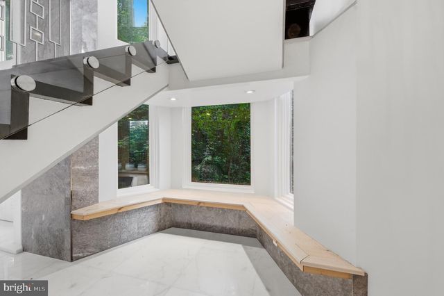 6304 OLD DOMINION DR, Mclean, VA 22101