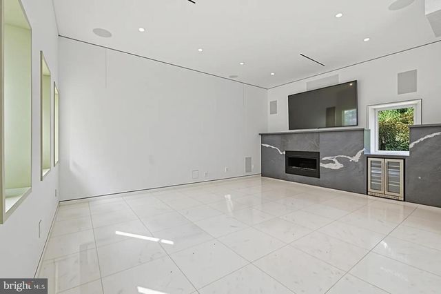 6304 OLD DOMINION DR, Mclean, VA 22101