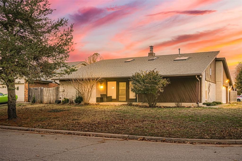 9025 N Shannon Avenue, Oklahoma City, OK 73132