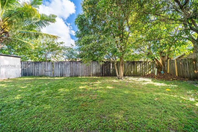 419 SW 80th Ave, Pompano Beach, FL 33068